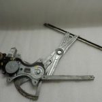 Toyota Corolla Verso R10 Aizmugurējā loga saikne pa labi 69830-0F020 Regulators