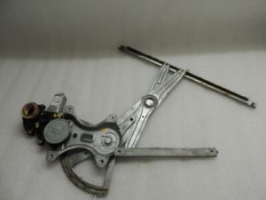 Toyota Corolla Verso R10 Aizmugurējā loga saikne pa labi 69830-0F020 Regulators