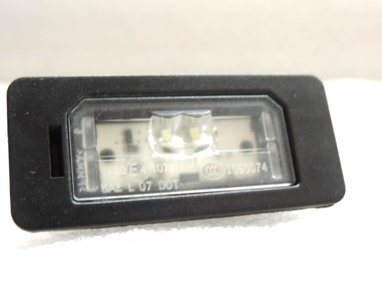 Oriģināls BMW F22 F23 F23 F45 E90 F30 F31 F10 F11 Numura apgaismojums LED 7193293