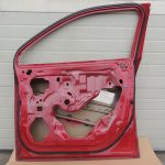 Chevrolet Orlando Durvju priekšējā labo durvju labo durvju priekšējā labo durvju krāsa GCS Velvet Red Metallic