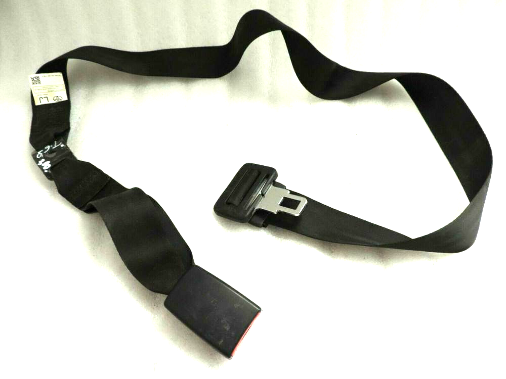 Toyota Hilux VII seat belt buckle rear inner right