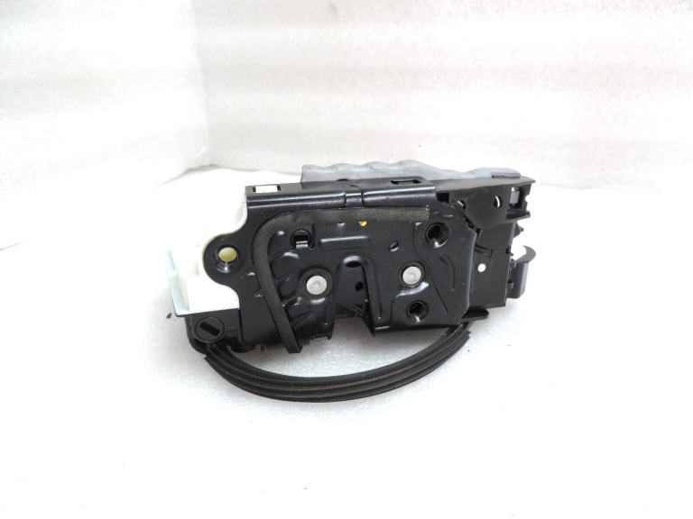 Oriģināls Seat Skoda VW Aizmugurējā labās puses durvju slēdzene Bloķētājs 5K4839016R