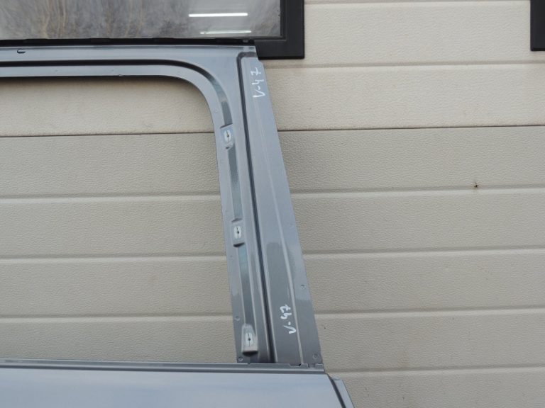 Volvo XC90 II Aizmugurējās labās durvis Aizmugurējās labās durvis Aizmugurējās labās durvis Krāsa Osmi pelēks metālika 714-16