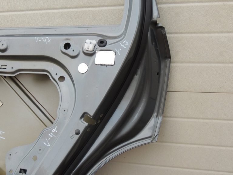 Volvo XC90 II Aizmugurējās labās durvis Aizmugurējās labās durvis Aizmugurējās labās durvis Krāsa Osmi pelēks metālika 714-16