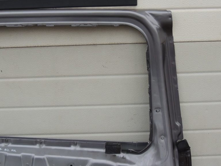 Renault Espace V MK5 JR Aizmugurējo kreiso durvju krāsa pelēka TEKNG 821019868R