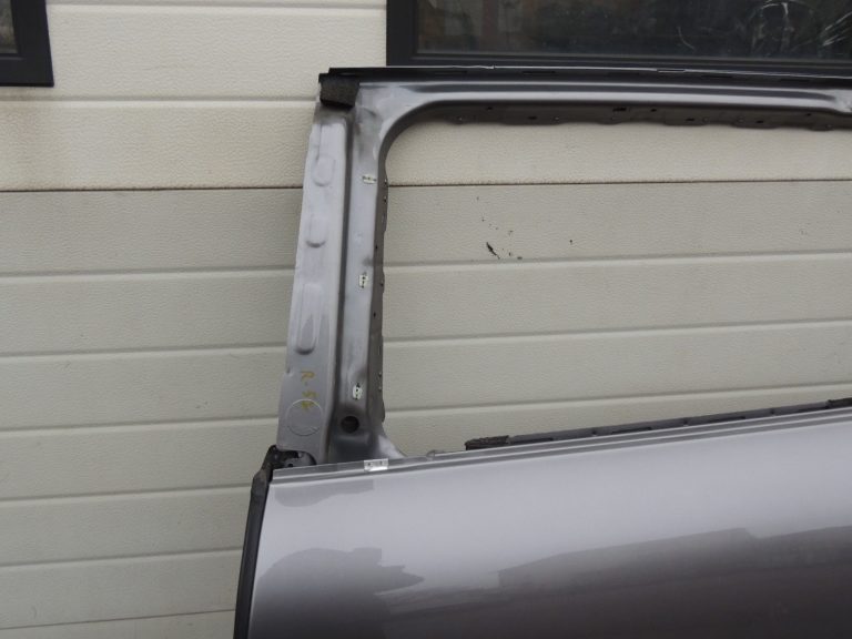 Renault Espace V MK5 JR Aizmugurējo kreiso durvju krāsa pelēka TEKNG 821019868R
