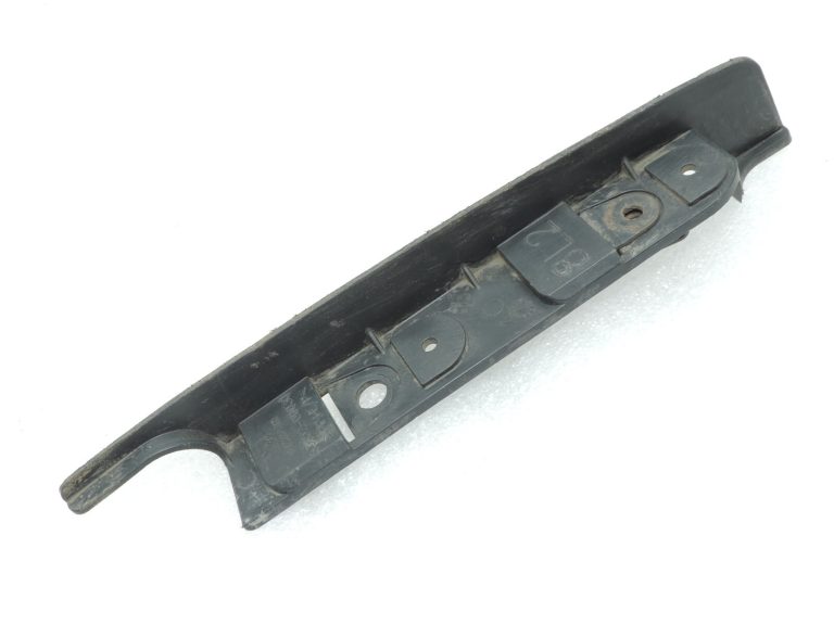 Oriģināls Toyota Yaris P13 Priekšējā kreisā riteņa arkas ieliktņa kronšteins 538520D030