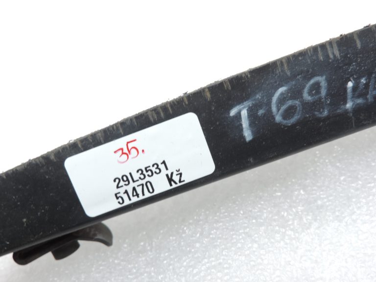 Oriģināls Toyota Yaris P13 Priekšējā kreisā riteņa arkas ieliktņa kronšteins 538520D030