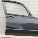 Suzuki SX4 I EY Durvis priekšējās labās durvis priekšējās labās durvis priekšējās labās durvis Krāsa ZCE Cosmic Black