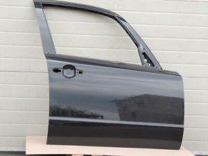 Suzuki SX4 I EY Durvis priekšējās labās durvis priekšējās labās durvis priekšējās labās durvis Krāsa ZCE Cosmic Black