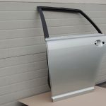 Toyota Avensis T25 Kombi aizmugurējās kreisās durvis Krāsa 1C0 Aizmugurējās kreisās durvis
