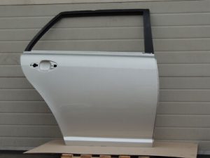 Toyota Avensis T25 Kombi Aizmugurējās labās durvis Krāsa 1C0 Aizmugurējās labās durvis