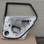 Toyota Avensis T25 Kombi Aizmugurējās labās durvis Krāsa 1C0 Aizmugurējās labās durvis