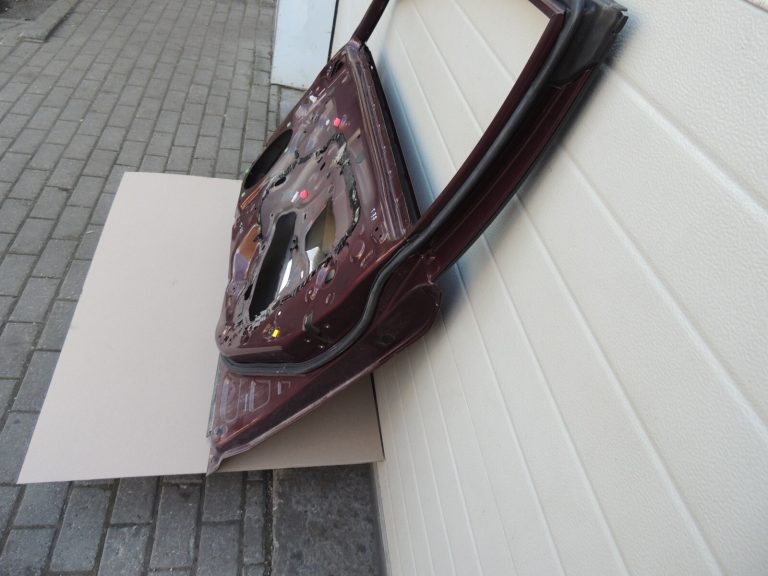 Toyota Avensis T27 Priekšējās durvis priekšējās labās puses priekšējās durvis priekšējās labās puses krāsa 3Q7 67001-05070