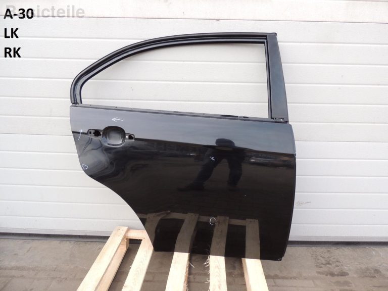 Chevrolet Epica Aizmugurējās labās durvis Krāsa melna 19U granada melna Aizmugurējās labās durvis