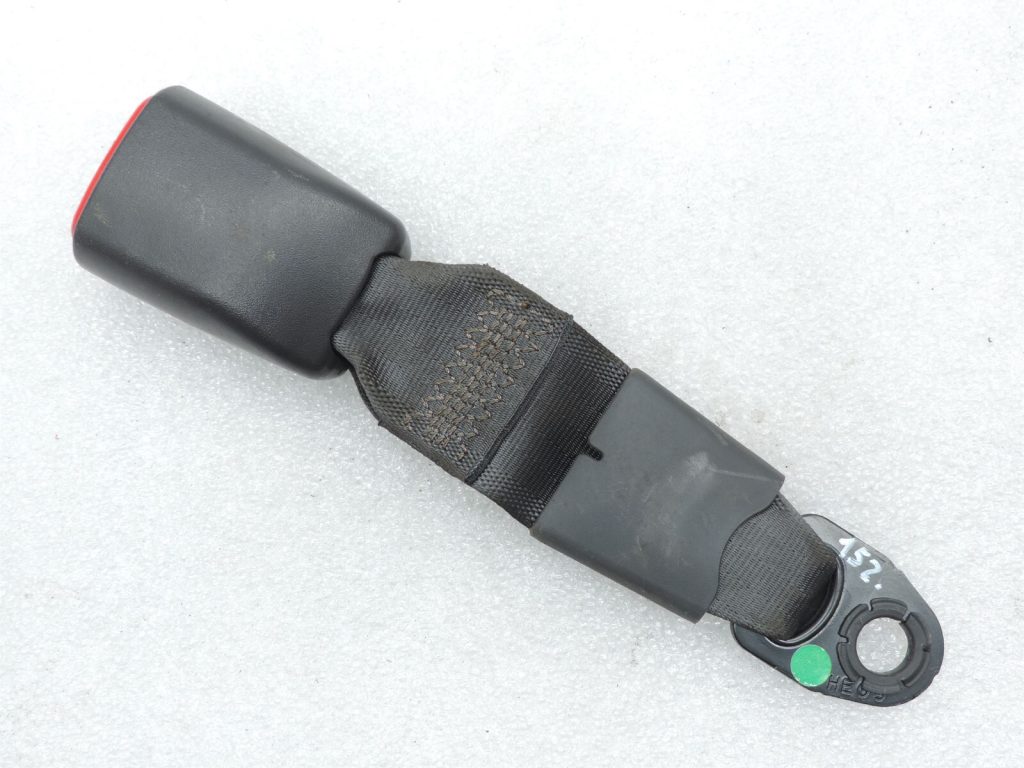 Opel Antara Chevrolet Captiva Aizmugurējā centrālā drošības jostas sprādze 96475894
