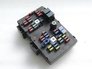 Opel Antara drošinātāju kārba releju kaste BSM moduļu vadības bloks 25955994