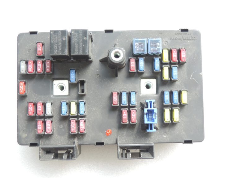 Opel Antara drošinātāju kārba releju kaste BSM moduļu vadības bloks 25955994