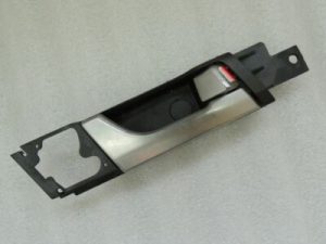 Chevrolet Captiva Durvju rokturis iekšpusē Aizmugurējā labajā pusē Durvju rokturis Aizmugurējā labajā pusē