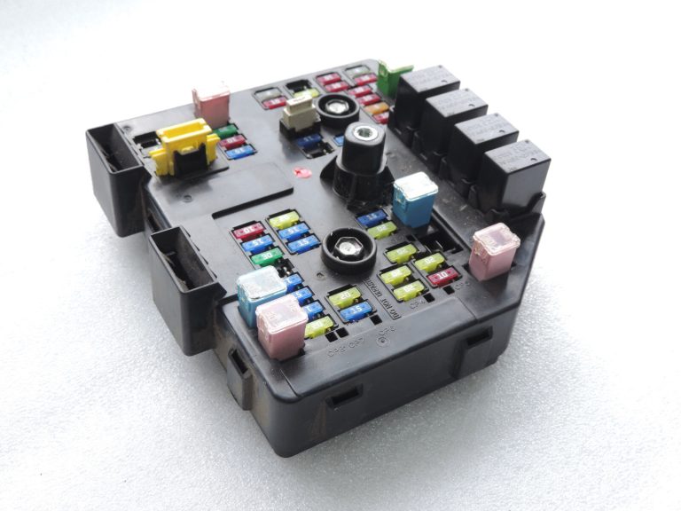 Opel Antara drošinātāju kārba releju kaste BSM moduļu vadības bloks 95137841