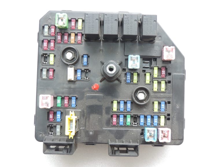 Opel Antara drošinātāju kārba releju kaste BSM moduļu vadības bloks 95137841