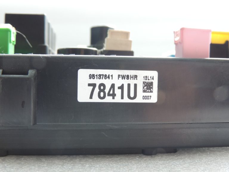 Opel Antara drošinātāju kārba releju kaste BSM moduļu vadības bloks 95137841