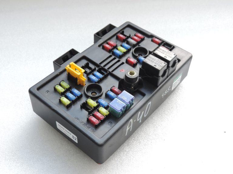 Chevrolet Captiva drošinātāju kārba releju moduļu vadības bloks 96821082