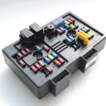 Chevrolet Captiva drošinātāju kārba releju moduļu vadības bloks 96821082