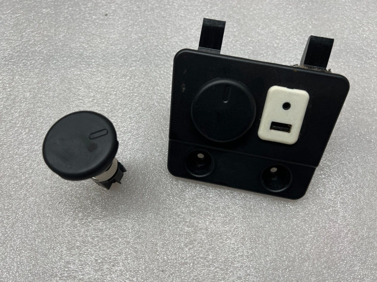 Oriģinālais Opel Antara USB AUX PORT ar 2x ligzdu piederumu kabelim
