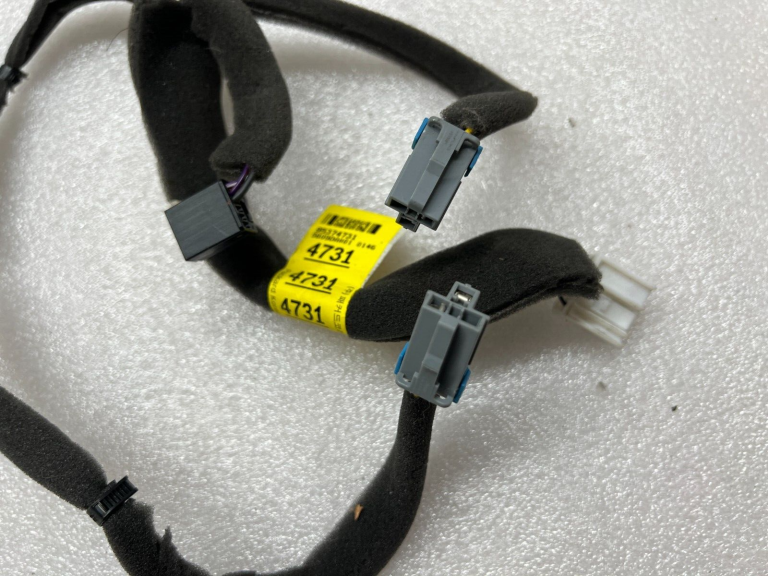 Oriģinālais Opel Antara USB AUX PORT ar 2x ligzdu piederumu kabelim