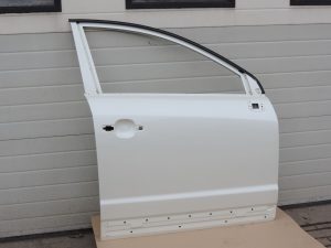 Opel Antara Priekšējās durvis labās puses labās puses - Krāsa - kristālbalta - 13U / GBQ
