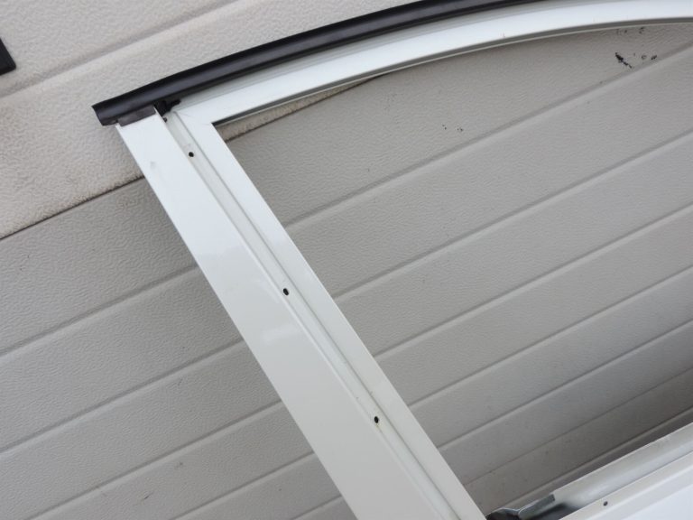 Opel Antara Priekšējās durvis labās puses labās puses – Krāsa – kristālbalta – 13U / GBQ