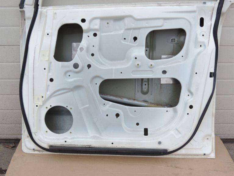 Opel Antara Priekšējās durvis labās puses labās puses – Krāsa – kristālbalta – 13U / GBQ