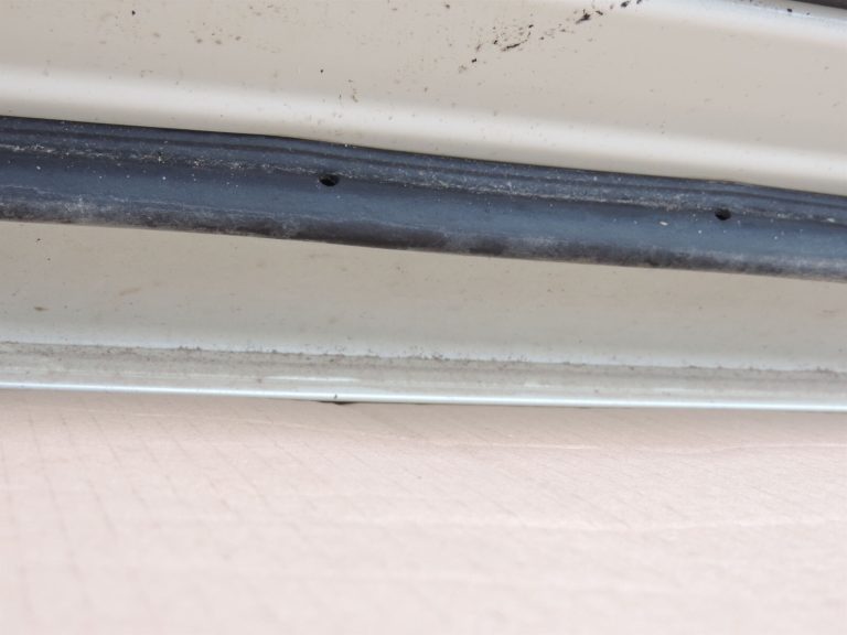 Opel Antara Priekšējās durvis labās puses labās puses – Krāsa – kristālbalta – 13U / GBQ
