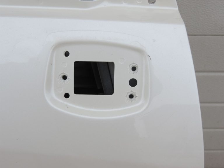 Opel Antara Priekšējās durvis labās puses labās puses – Krāsa – kristālbalta – 13U / GBQ