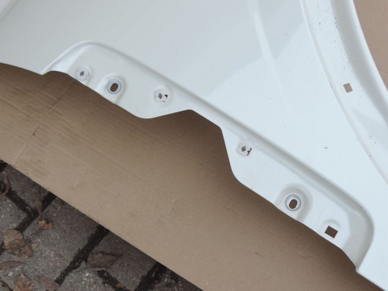 Opel Antara priekšējais labās puses dubļusargs – krāsa – kristālbalts – 13U / GBQ