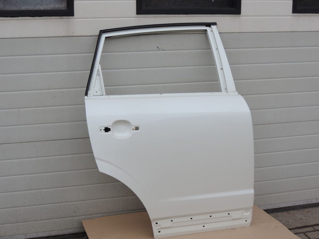 Opel Antara Aizmugurējās labās durvis - krāsa - kristālbalta - 13U / GBQ