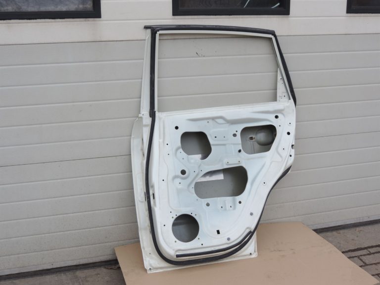 Opel Antara Aizmugurējās labās durvis – krāsa – kristālbalta – 13U / GBQ