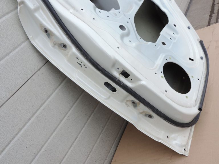 Opel Antara Aizmugurējās labās durvis – krāsa – kristālbalta – 13U / GBQ
