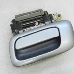 Opel Astra G ārējo durvju rokturis aizmugurējais kreisais 24443948 Krāsa – gaiši sudraba – 163