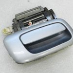 Opel Astra G ārējo durvju rokturis aizmugurējais labajā pusē 24443949 Krāsa – gaiši sudraba – 163