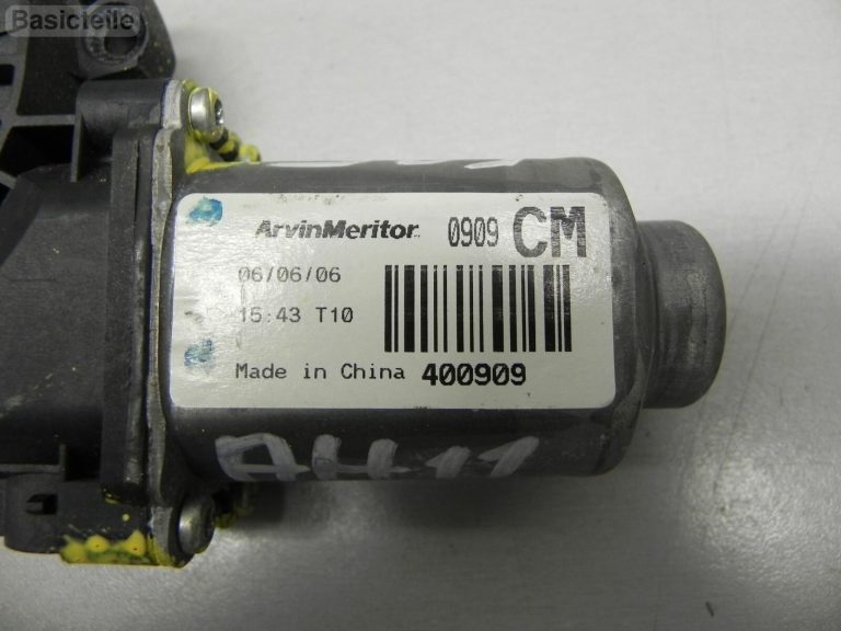 Hyundai Santa Fe II loga regulatora motora aizmugurējais kreisais loga regulators 834502B000