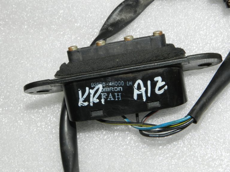Hyundai H1 i800 TQ Bīdāmo durvju kreisā kontakta slēdzis 93595-4H000 Oriģinālais 93595C