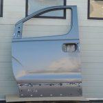Hyundai H1 i800 TQ priekšējās kreisās durvis Krāsa NDA – Pelēka TITANUM Priekšējās kreisās durvis
