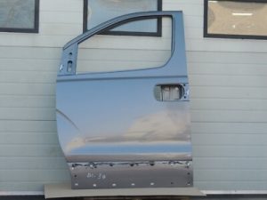 Hyundai H1 i800 TQ priekšējās kreisās durvis Krāsa NDA - Pelēka TITANUM Priekšējās kreisās durvis
