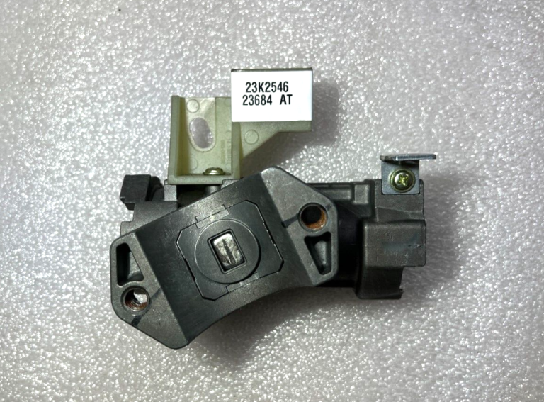Hyundai i30 aizdedzes slēdzene 819103×000