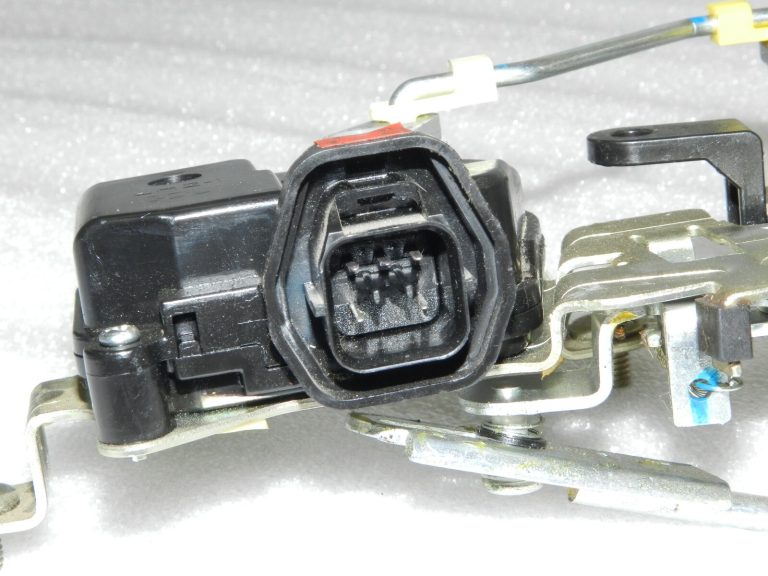 Hyundai H1 i800 TQ aizmugurējo durvju bloķēšanas mehānisms 81290 4H000, 812904H000 Oriģināls