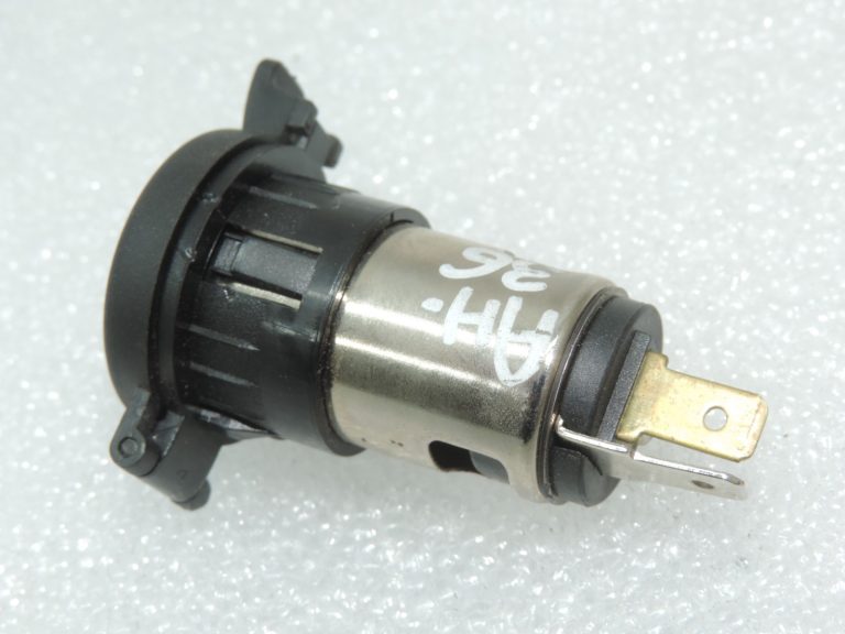 Oriģinālais Hyundai i40 kontaktligzda 12V 120W pieslēguma ligzda 951203K700