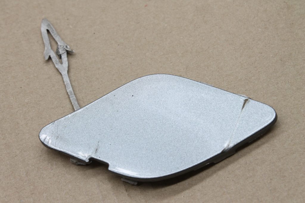 Opel Astra J Hečbeks aizmugurējā bampera stiprinājuma vāciņš Silver Lake GEV 13266588