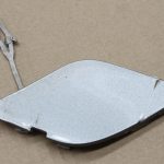 Opel Astra J Hečbeks aizmugurējā bampera stiprinājuma vāciņš Silver Lake GEV 13266588